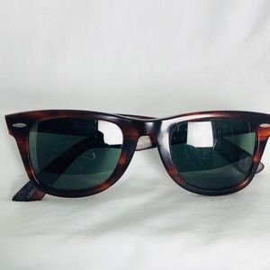 1980's VINTAGE RAY BAN WAYFARER SUNGLASSES .